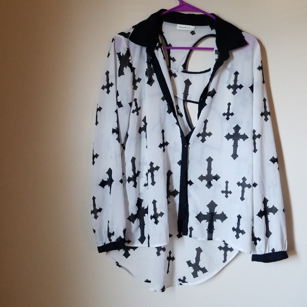 Long sleeved cross shaped button up